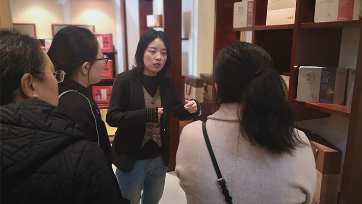 甘肅藥業(yè)集團(tuán)科技創(chuàng)新研究院研發(fā)人員赴隴萃堂參觀(guān)交流
