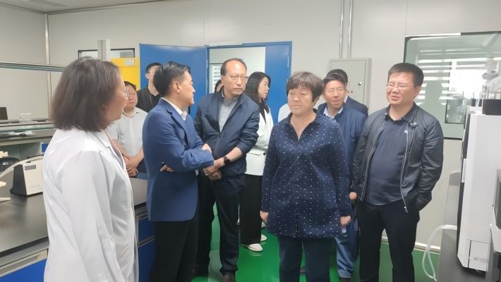 甘肅國投集團(tuán)副總經(jīng)理王文秀一行調(diào)研甘肅藥業(yè)集團(tuán)國方檢驗(yàn)檢測公司